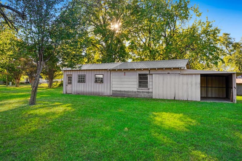 510 W DIVISION, Blossom TX 75416 - Photo 20