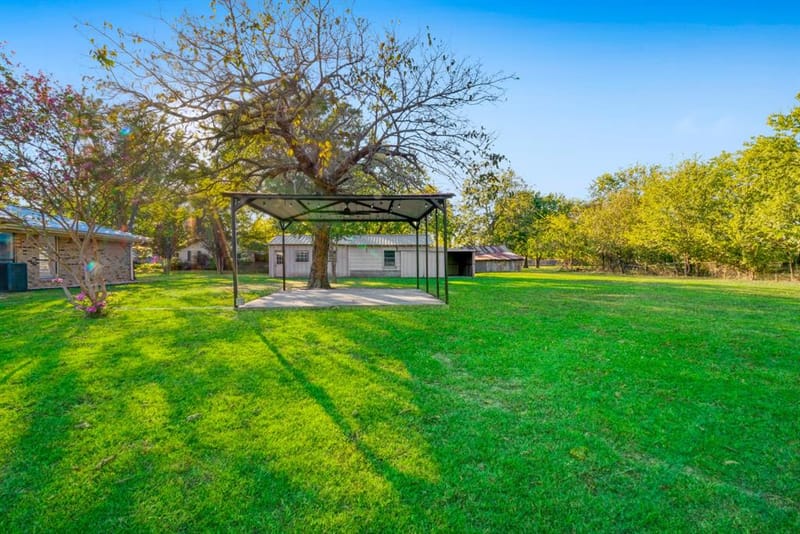 510 W DIVISION, Blossom TX 75416 - Photo 18