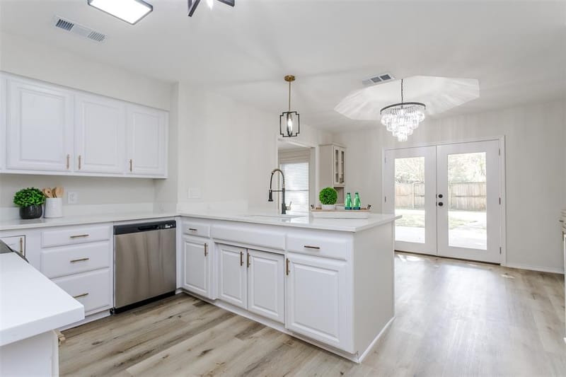 818 Pebblebrook Drive, Allen TX 75002 - Photo 6