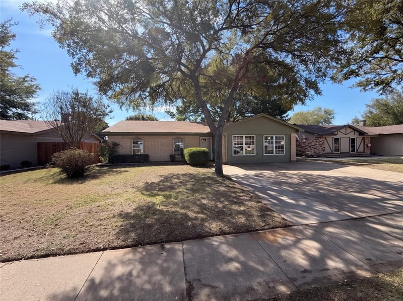 529 Edwards Drive, Saginaw TX 76179 - Photo 2