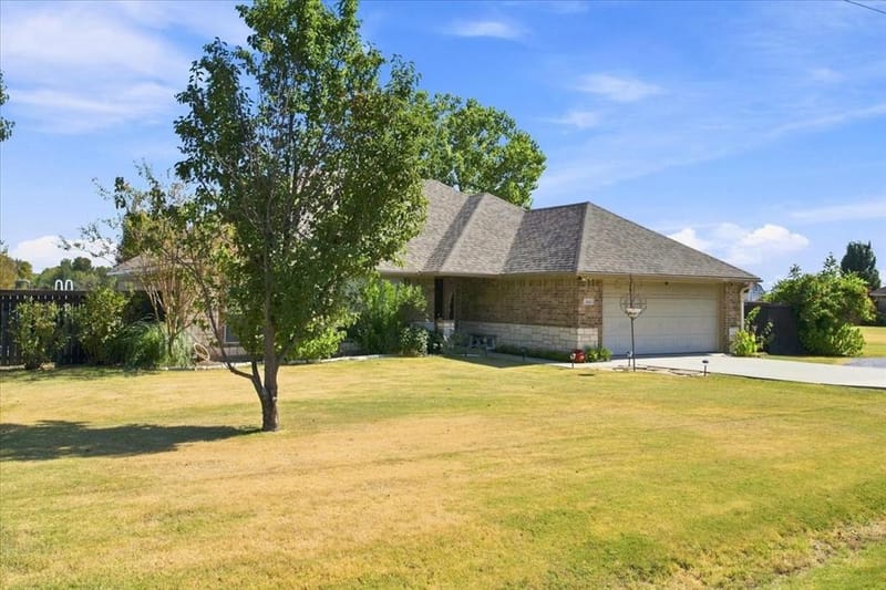 104 Butler Street, Savoy TX 75479 - Photo 2