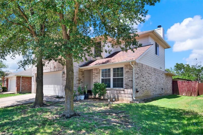 5722 Firethorn Drive, Dallas TX 75249 - Photo 3