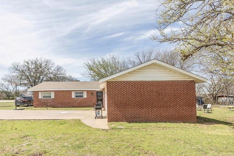 809 E Highway 82, Nocona TX 76255 - Photo 3