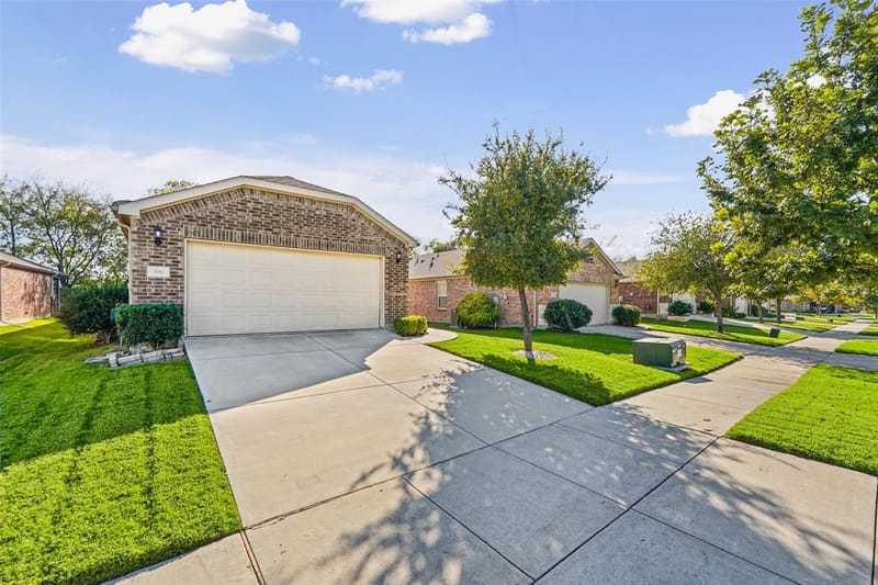 3181 Club Meadows Drive, Frisco TX 75036 - Photo 3