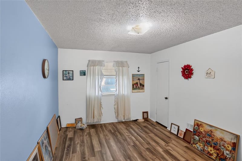 1305 Montclair Street, Arlington TX 76015 - Photo 6