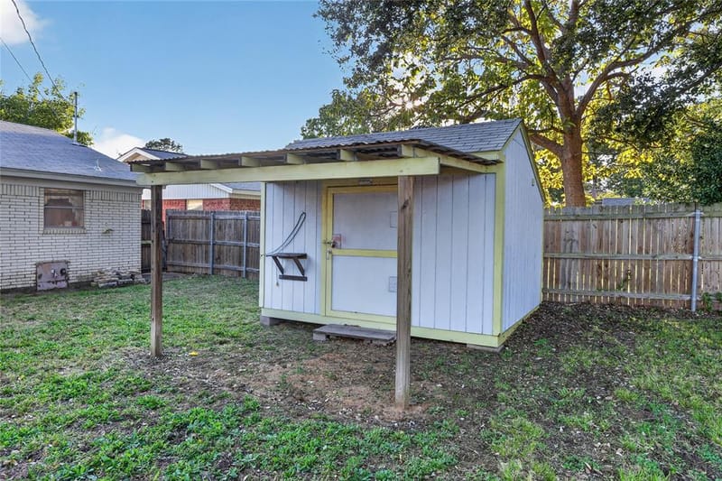 1305 Montclair Street, Arlington TX 76015 - Photo 13