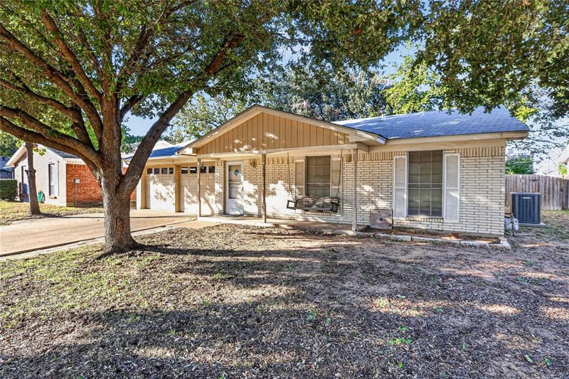 1305 Montclair Street, Arlington TX 76015