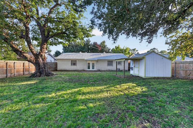 1305 Montclair Street, Arlington TX 76015 - Photo 14