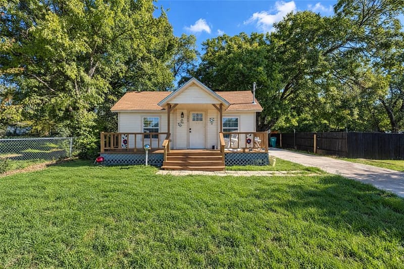 309 E Wilbarger Street, Bowie TX 76230 - Photo 35