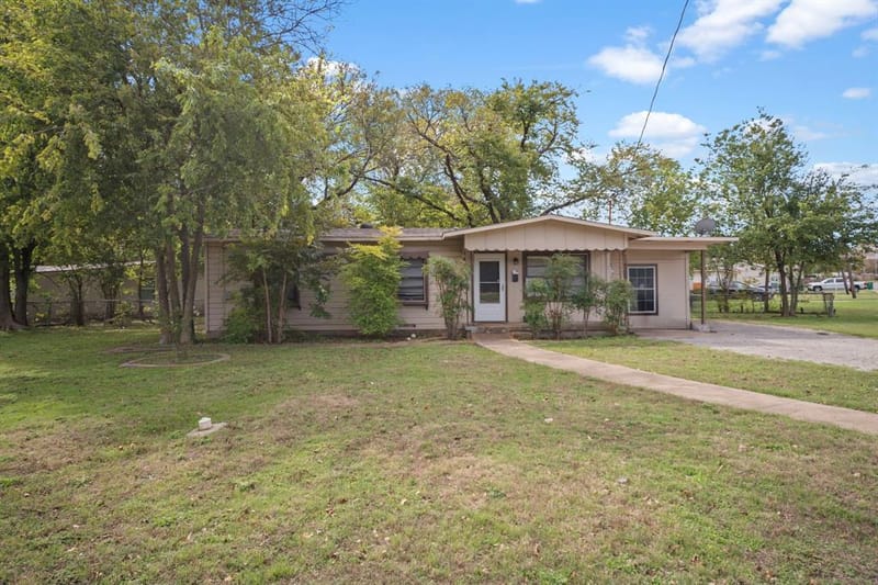 514 E University Avenue, Waxahachie TX 75165 - Photo 2