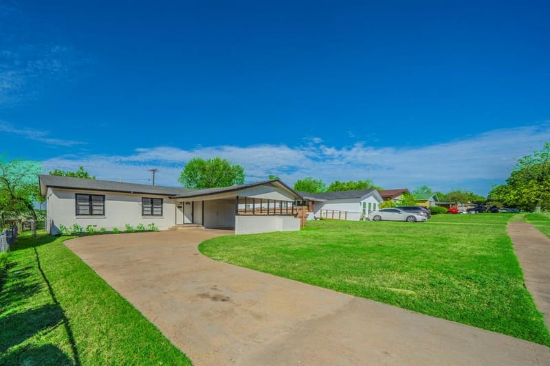 4147 Huckleberry Circle, Dallas TX 75216 - Photo 2