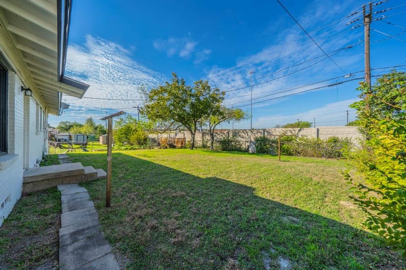 4147 Huckleberry Circle, Dallas TX 75216 - Photo 21