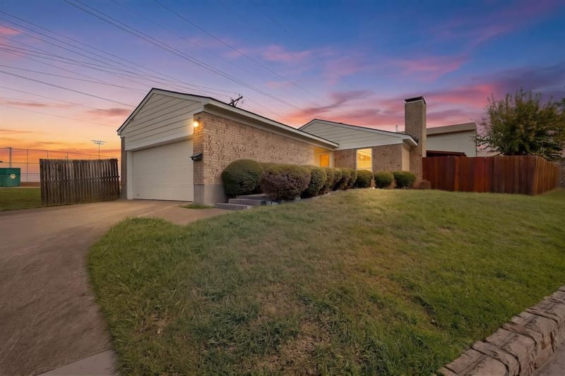 2228 Bunker Hill Drive, Carrollton TX 75006