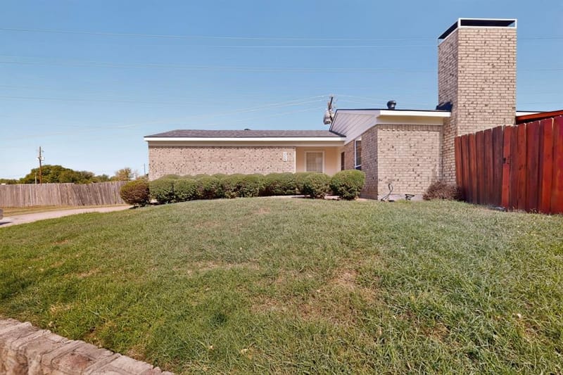2228 Bunker Hill Drive, Carrollton TX 75006 - Photo 4
