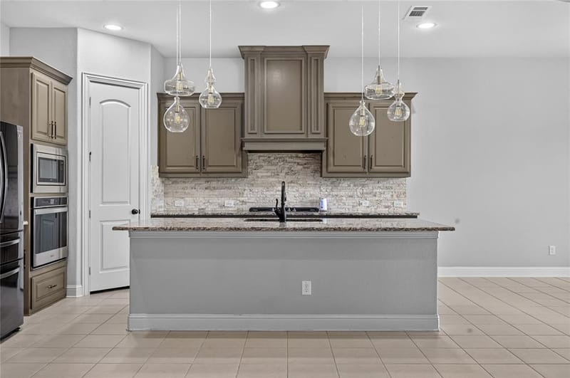 1937 Manzana Way, Burleson TX 76028 - Photo 8