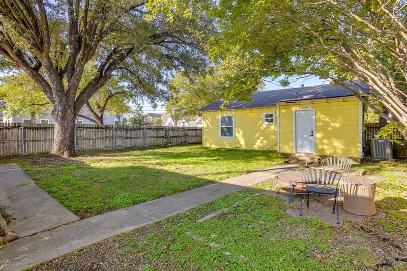 2739 Livingston Avenue, Fort Worth TX 76110 - Photo 17
