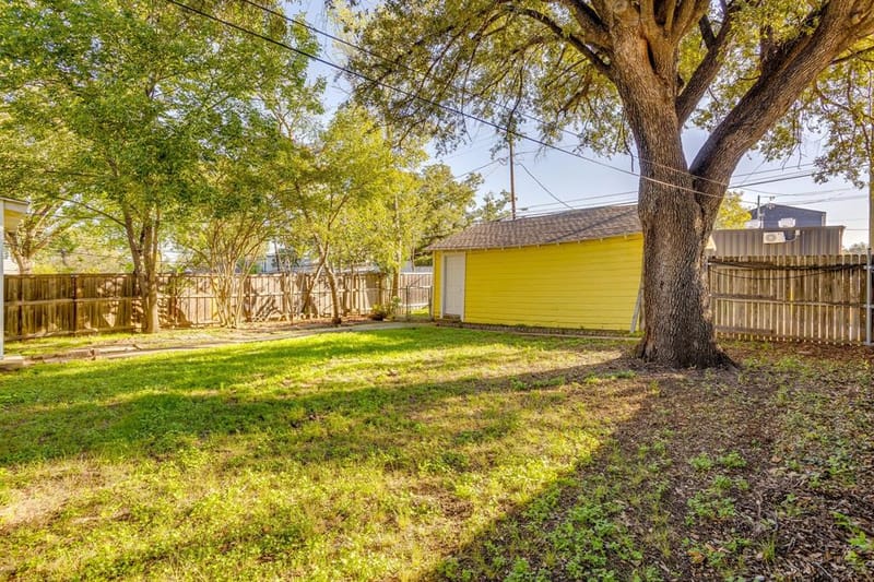 2739 Livingston Avenue, Fort Worth TX 76110 - Photo 18