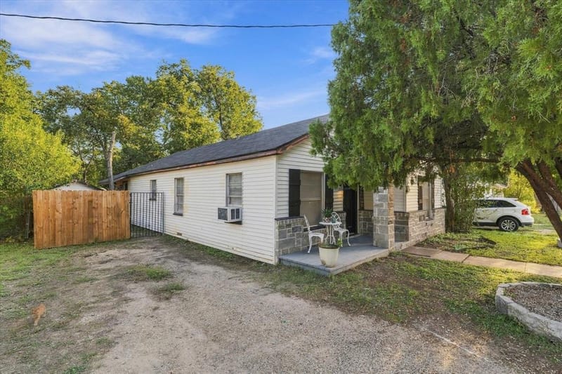 2108 Lyle, Waco TX 76708 - Photo 2