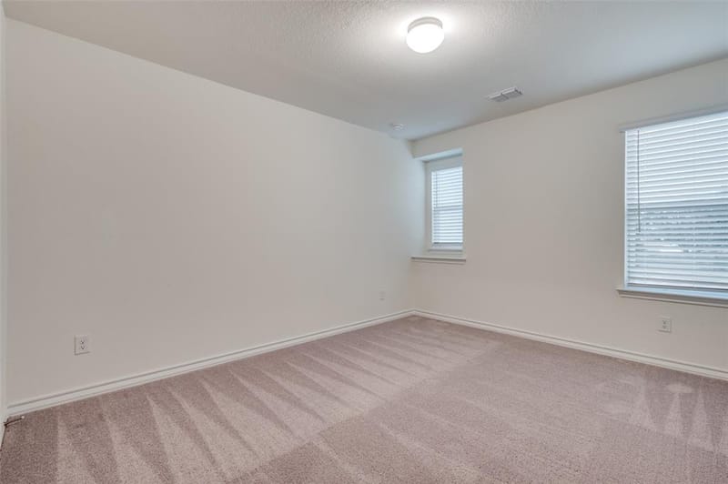 2704 Goldfinch Drive, Denton TX 76205 - Photo 18