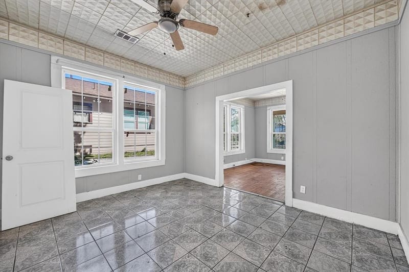 2405 Roosevelt Avenue, Fort Worth TX 76164 - Photo 7