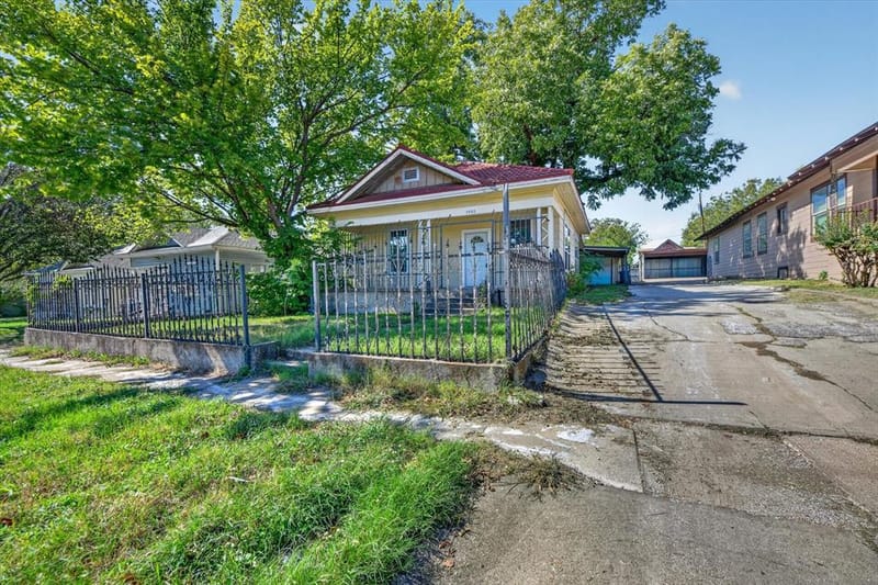 2405 Roosevelt Avenue, Fort Worth TX 76164 - Photo 5