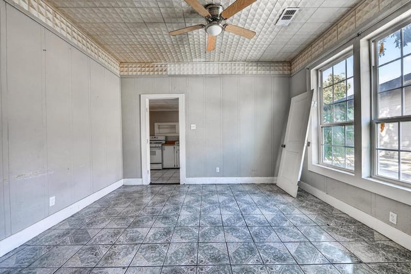 2405 Roosevelt Avenue, Fort Worth TX 76164 - Photo 9