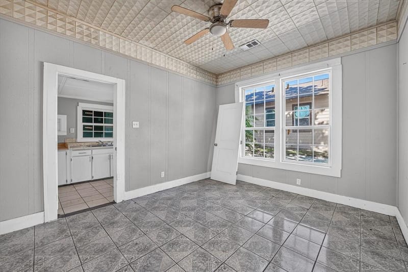2405 Roosevelt Avenue, Fort Worth TX 76164 - Photo 8