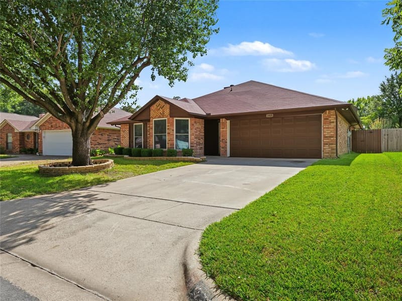 1929 Berrybrook Drive, Fort Worth TX 76134
