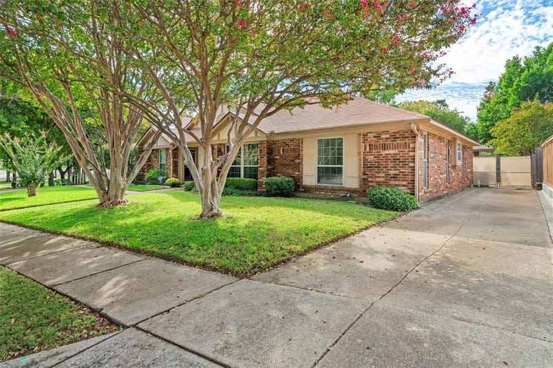 2608 Chestnut Court, Bedford TX 76022 - Photo 2