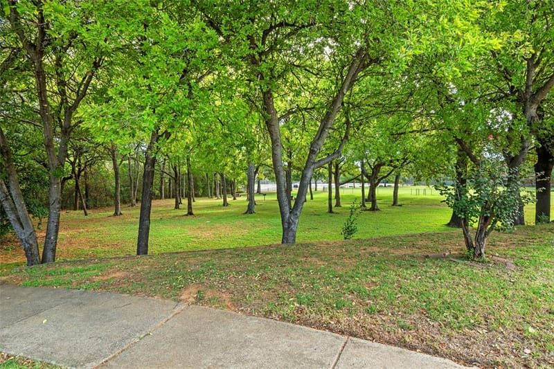 2608 Chestnut Court, Bedford TX 76022 - Photo 3