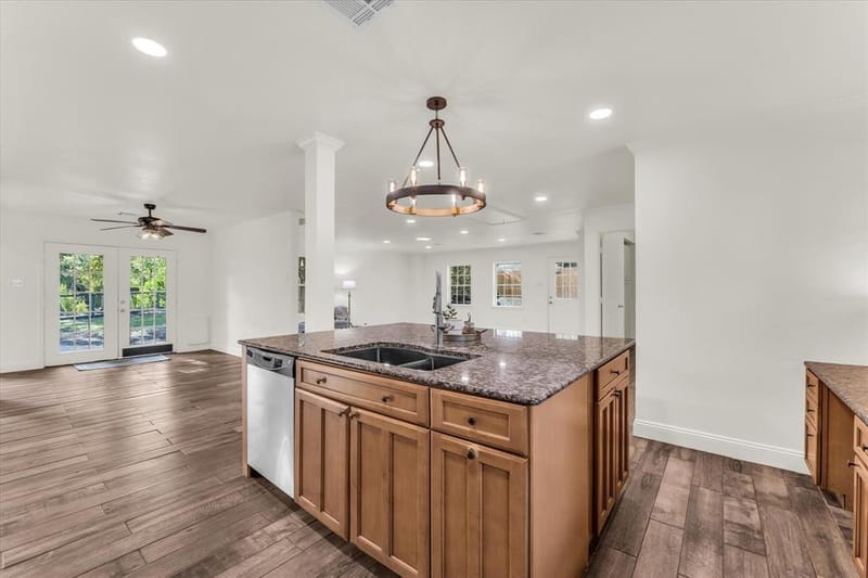 1013 Fairway Road, Woodway TX 76712 - Photo 16