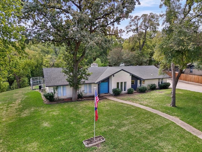 1013 Fairway Road, Woodway TX 76712 - Photo 35