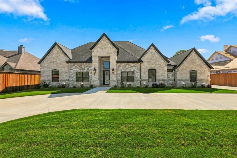 5200 Waterview Drive, Arlington TX 76016