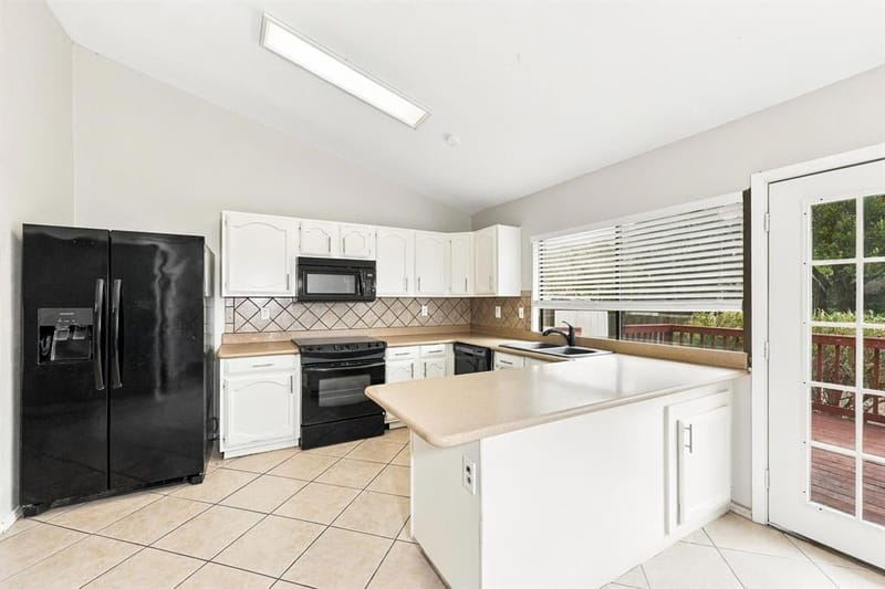 3207 Wintersmith Drive, Arlington TX 76014 - Photo 4