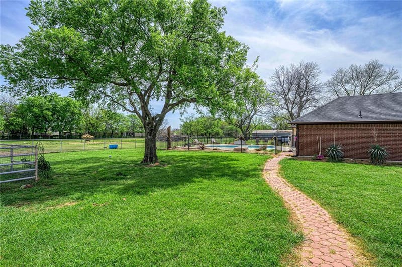 501 N Van Zandt Street, Tioga TX 76271 - Photo 20