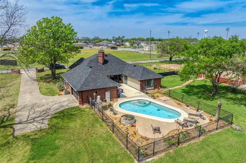501 N Van Zandt Street, Tioga TX 76271 - Photo 31