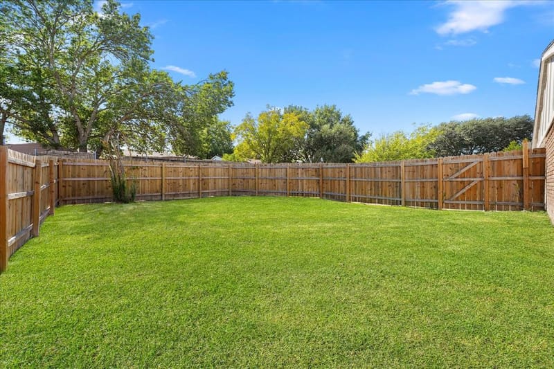 7310 Flameleaf Place, Dallas TX 75249 - Photo 16