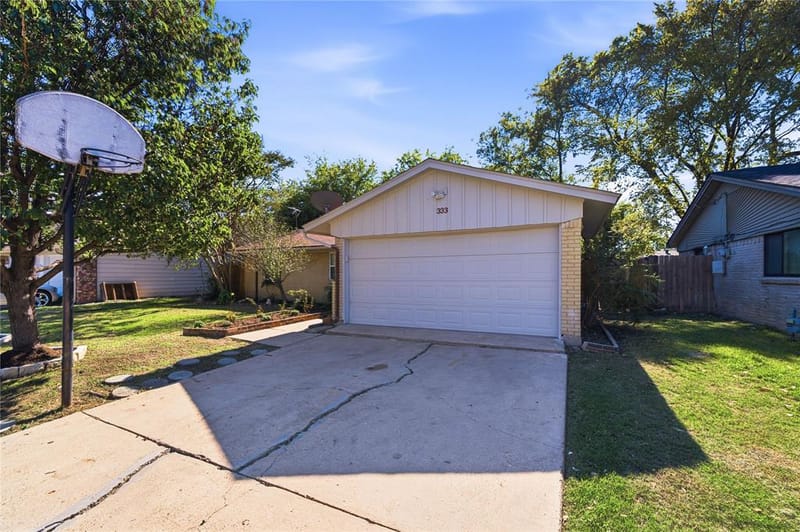 333 Blueberry Lane, Grand Prairie TX 75052 - Photo 4