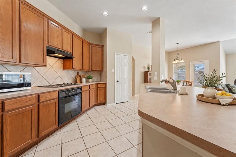 241 Hilltop Drive, Justin TX 76247 - Photo 5