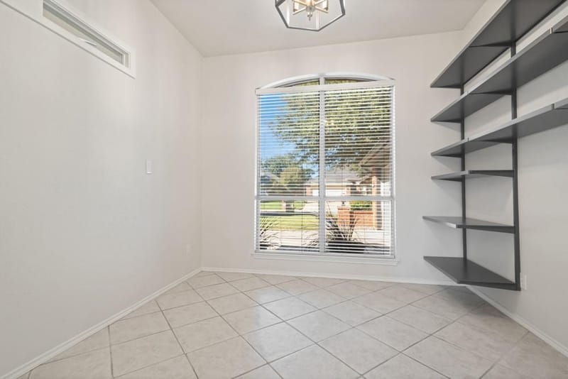 6205 Brookstone Drive, Arlington TX 76001 - Photo 7