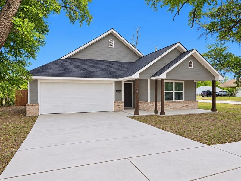 207 E Mccoulskey Street, Terrell TX 75160 - Photo 2