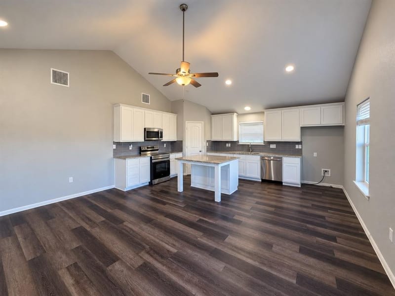 207 E Mccoulskey Street, Terrell TX 75160 - Photo 6