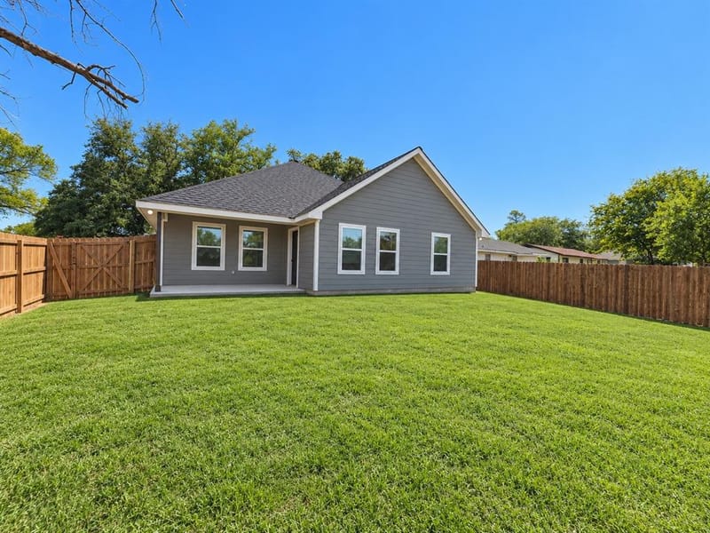 207 E Mccoulskey Street, Terrell TX 75160 - Photo 13