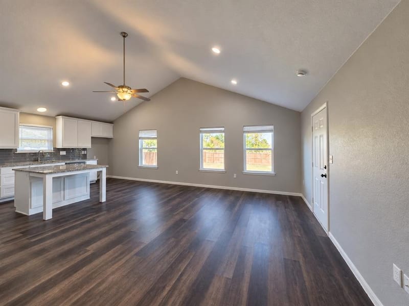 207 E Mccoulskey Street, Terrell TX 75160 - Photo 7