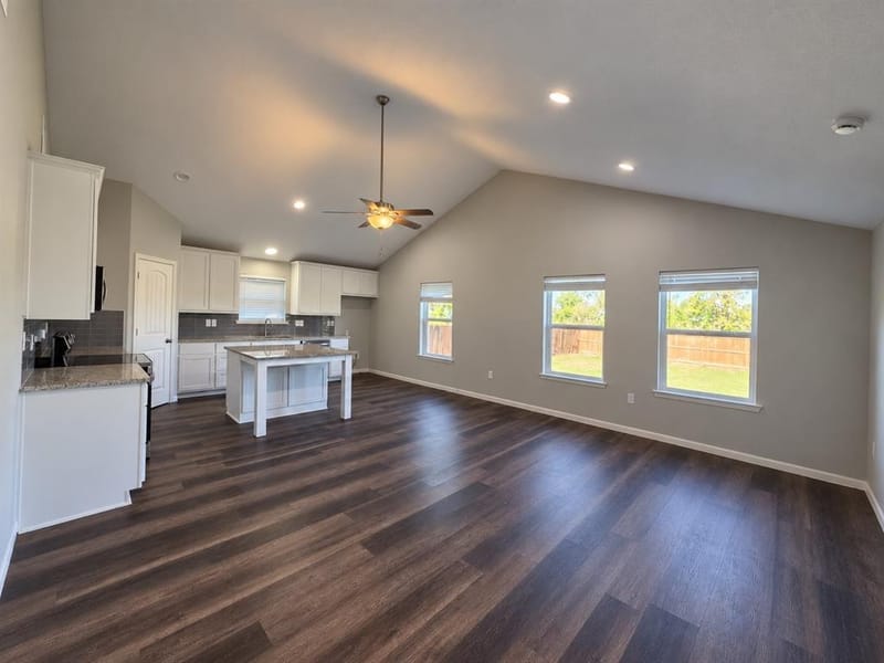 207 E Mccoulskey Street, Terrell TX 75160 - Photo 5