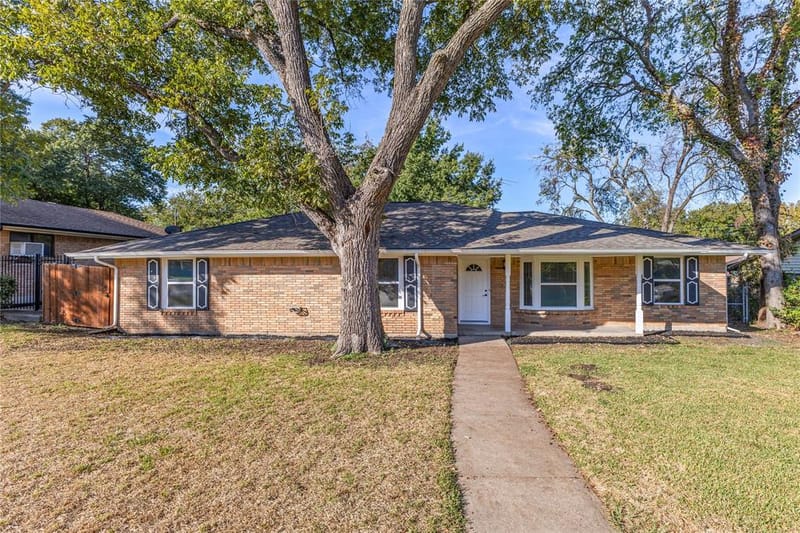 4012 Shady Hollow Lane, Dallas TX 75233 - Photo 2
