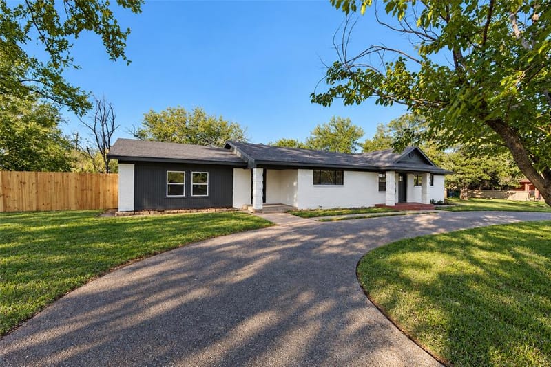 3209 Lakeshore Drive, Weatherford TX 76087 - Photo 2