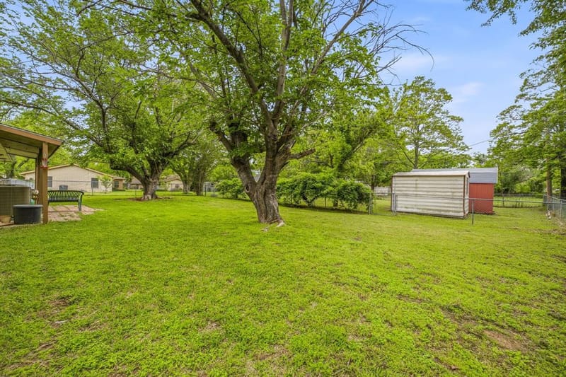 200 E Plum Avenue, De Leon TX 76444 - Photo 17