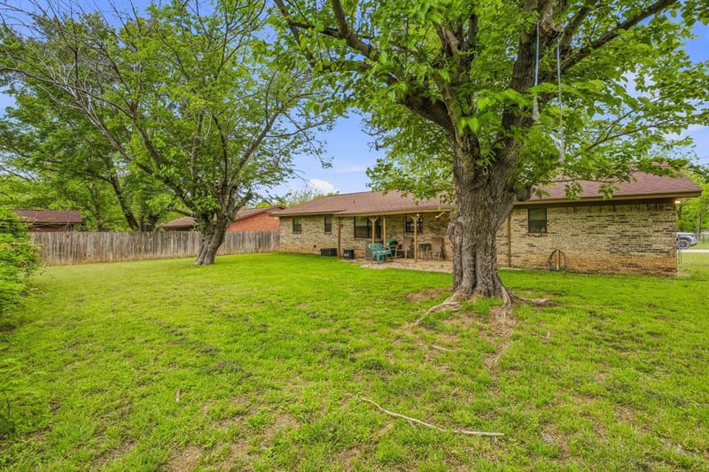 200 E Plum Avenue, De Leon TX 76444 - Photo 16