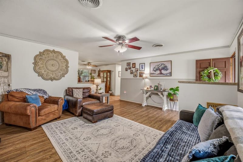 200 E Plum Avenue, De Leon TX 76444 - Photo 5